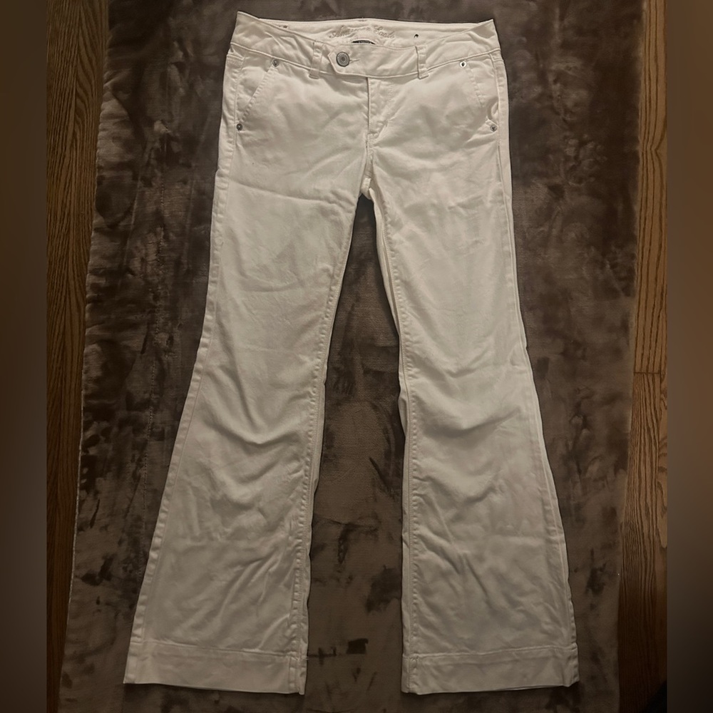 American Eagle Outfitters White flare Jean, regular standard, stretch